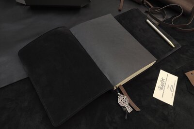 Подарок ручной работы из натуральной кожи | Кожаный ежедневник на шнуре