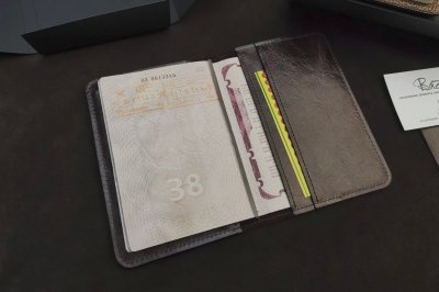 Подарок ручной работы из натуральной кожи | Именная кожаная обложка на паспорт