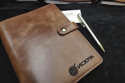 Подарок ручной работы из натуральной кожи | Искра