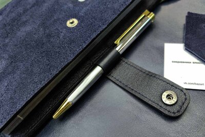 Подарок ручной работы из натуральной кожи | Замшевая обложка с застежкой