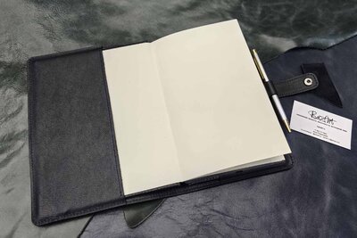 Подарок ручной работы из натуральной кожи | Замшевая обложка с застежкой