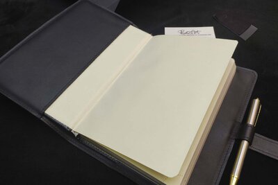 Подарок ручной работы из натуральной кожи | Замшевая обложка с застежкой