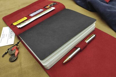 Подарок ручной работы из натуральной кожи | Золотые рыбки